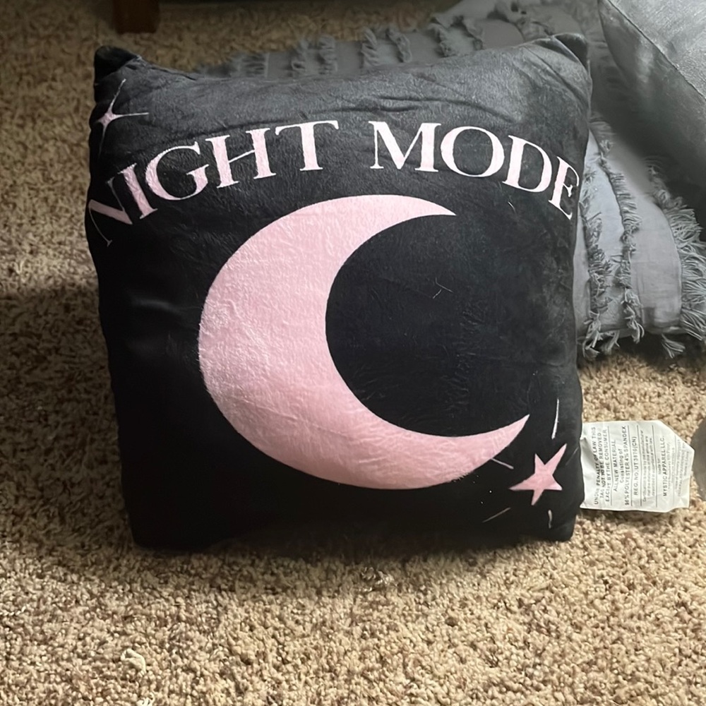 New pillow that says “night mode”